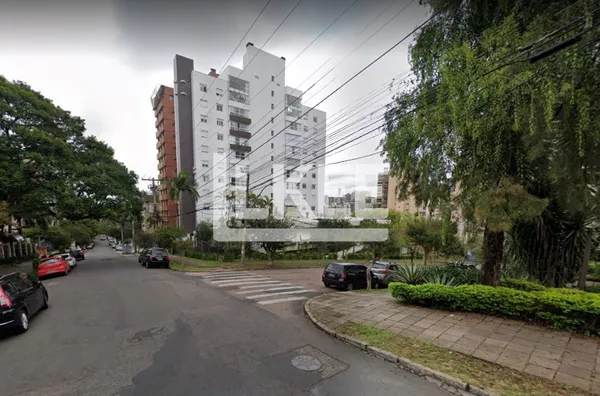 Petrópolis | Cobertura semi mobiliado com 3 quartos (sendo 1 suíte) para alugar | 103 m² | 2 vagas | Com lareira, sacada e churrasqueira | Em Porto Alegre/RS