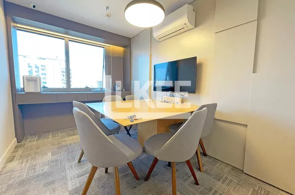 Boa Vista | Conjunto comercial mobiliado e equipado à venda | 72 m² | Copa | 2 banheiros | 2 vagas | Em Porto Alegre/Rs