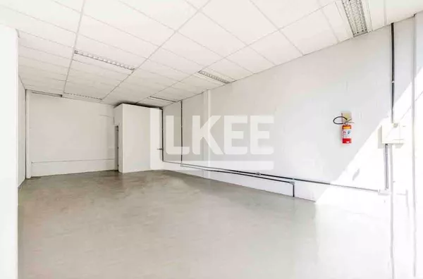 Fundos da loja frontal