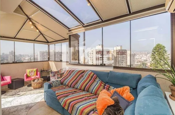  Petrópolis | Cobertura Duplex semi-mobiliada de 3 quartos (1 suíte) para aluguel | 185 m² | 2 vagas | Piscina, Churrasqueira e Lareira | Em Porto Alegre/RS