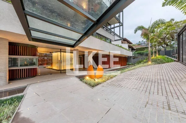 Petrópolis | Apartamento com 3 quartos (sendo 3 suítes | 170,20m² | 5 Banheiros | 3 Vagas | Sacada | Em Porto Alegre/RS