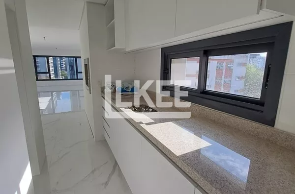 Moinhos de Vento | Apartamento com 3 quartos (sendo 1 suíte) à venda | 124 m² | 2 vagas | Com churrasqueira | Em Porto Alegre/RS 