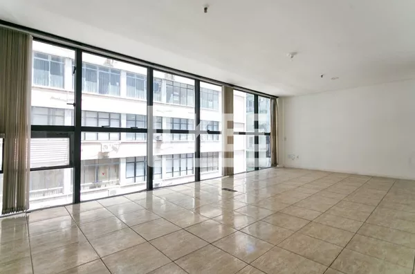 Centro Histórico | Sala comercial à venda | 37,94 m² | 1 banheiro | Sem vaga | Em Porto Alegre/RS