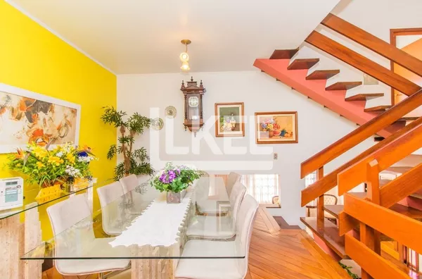 Menino deus | Casa com 5 quartos (2 suítes) para venda | 383 m² | 3 vagas | Com churrasqueira e lareira |  Em Porto Alegre/RS