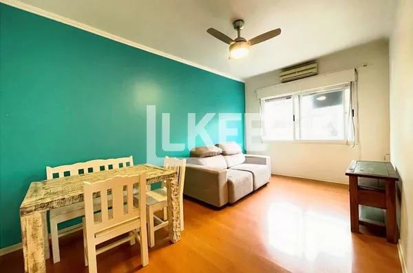 Petrópolis | Apartamento semi-mobiliado com 2 quartos | 64,7 m² | 1 Banheiro |  Sacada | Sem Vaga | Em Porto Alegre/RS