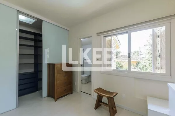 Tristeza |  Casa semi mobiliada em condomínio com 3 Quartos (Sendo 1 suíte) | 161m² | 3 banheiros | 2 vagas | Churrasqueira | Lareira | Sacada | Em Porto Alegre/RS