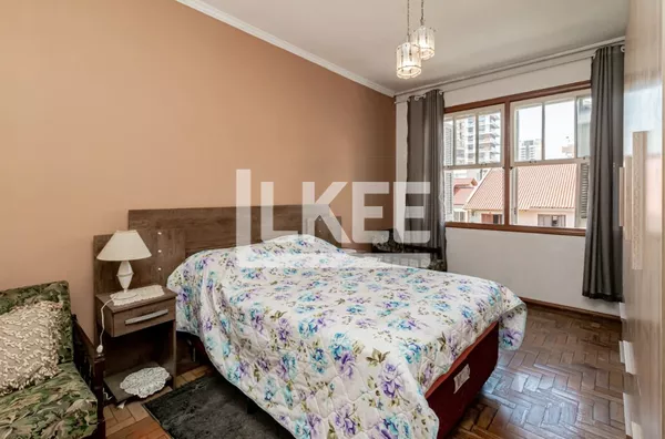 Menino Deus | Apartamento com 4 quartos (sendo 1 suíte) à venda | 104 m² | Sem vaga | Sem elevador | Em Porto Alegre/RS