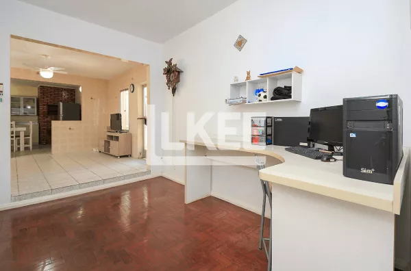 Jardim Sabará | Casa com 4 quartos ( sendo 1 uma suíte)  à venda | 150m² | 2 Banheiros | Churrasqueira | Em Porto Alegre/RS