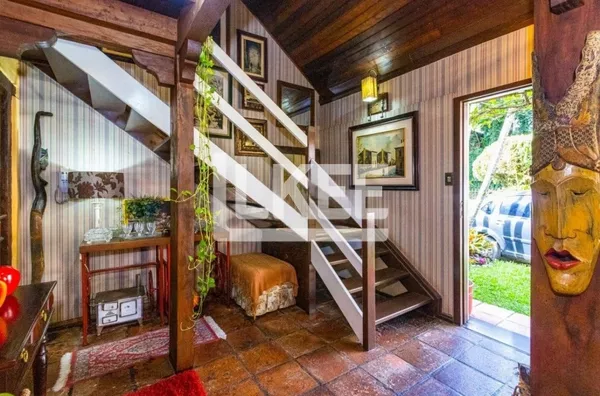 Ipanema | Casa em condominio com 3 suítes à venda | 231 m² | 3 vagas | Com lareira, churrasqueira, sacada e piscina | Em Porto Alegre/RS