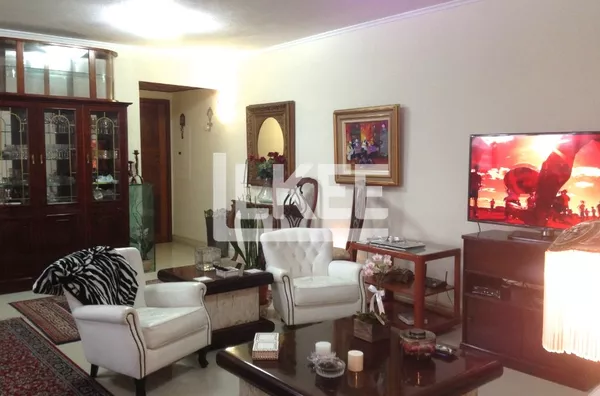 Higienópolis | Apartamento com 3 quartos (sendo 1 suíte) à venda | 126m² | 3 banheiros | 2 vagas | Em Porto Alegre/RS