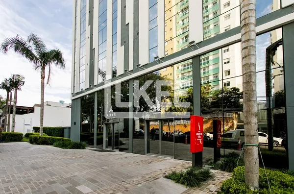 Boa Vista | Conjunto comercial mobiliado à venda | 72 m² | Copa | 2 banheiros | 2 vagas | Em Porto Alegre/RS