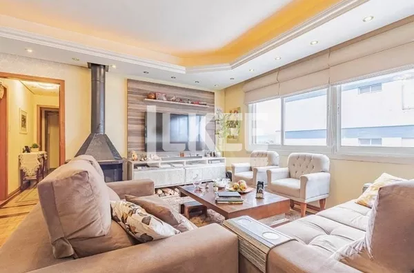 Santa Cecília | Apartamento semi mobiliado com 3 quartos (sendo 1 suíte) à venda | 120 m² | 1 vaga | Com lareira, sacada e churrasqueira | Em Porto Alegre/RS