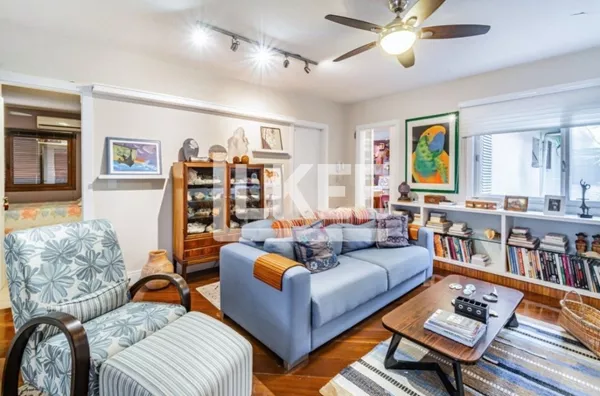 Ipanema | Casa em condominio reformada semi mobiliada com 4 quartos (sendo 1 suíte) à venda | 318 m² | 2 vagas | Com lareira e churrasqueira | Em Porto Alegre/RS  