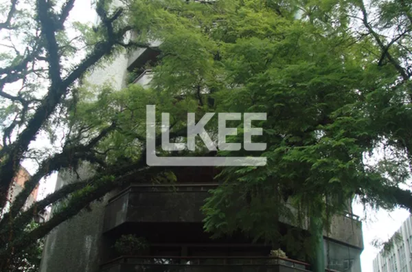 Moinhos de Vento | Apartamento com 4 quartos (sendo 3 suítes) à venda | 392 m² | 3 vagas | Com sacada e churrasqueira | Em Porto Alegre/RS