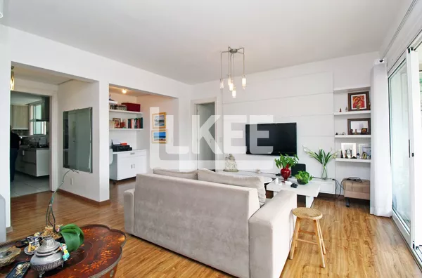 Jardim do Salso | Apartamento semi mobiliado com 3 quartos (sendo 1 suíte) à venda | 129 m² | 2 vagas | Com sacada e churrasqueira | Em Porto Alegre/RS