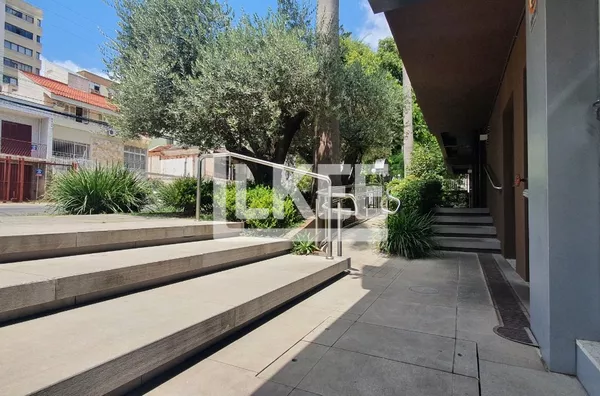 Petrópolis | Sala comercial com espaço garden para alugar | 100 m² | 2 vagas | Em Porto Alegre/RS