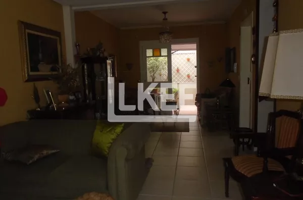 Casa Comercial com 350 m², no bairro Higienópolis, com 5 quartos.