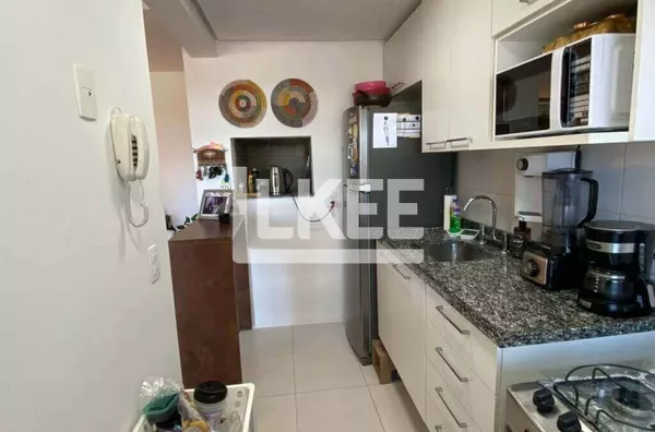 Santa Maria Goretti | Apartamento semi mobiliado com 2 quartos (sendo 1 suíte) à venda | 62 m² | 1 vaga | Com sacada e churrasqueira | Em Porto Alegre/RS