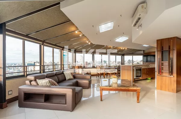 Moinhos de Vento | Cobertura com 4 quartos (sendo 3 suítes) à venda | 693 m² | 3 vagas | Com terraço e sacada aberta | Em Porto Alegre/RS