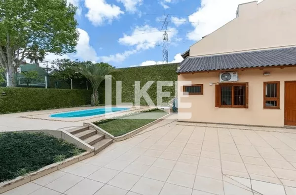 Jardim Isabel | Casa mobiliada com 3 quartos (sendo 1 suíte)  à venda | 357m² | 6 banheiros | 3 Vagas | Sacada | Piscina | Em Porto Alegre/|RS