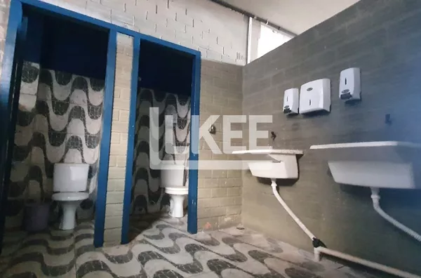 2 banheiros no piso de baixo