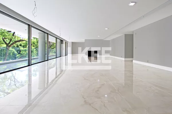 Moinhos de Vento | Apartamento com 3 quartos (sendo 3 suítes) à venda | 387,96 m² | 7 banheiros | 4 Vagas | Sacada |Em Porto Alegre/RS