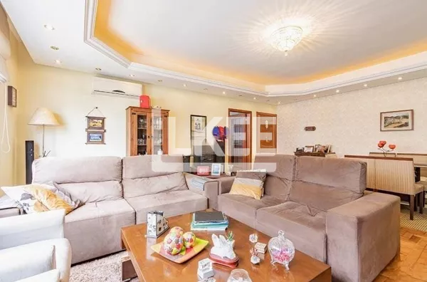 Santa Cecília | Apartamento semi mobiliado com 3 quartos (sendo 1 suíte) à venda | 120 m² | 1 vaga | Com lareira, sacada e churrasqueira | Em Porto Alegre/RS