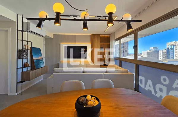 Moinhos de Vento | Apartamento mobiliado e decorado com 2 Quartos (sendo 2 suítes) | 93,30 m² |  3 Banheiros | 2 Vagas | Em Porto Alegre/RS