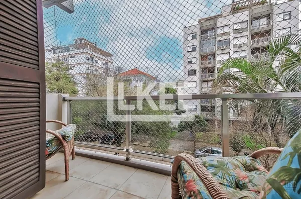 Santana | Apartamento semi mobiliado com 4 quartos (1 suíte) à venda | 250m² | 2 vagas | Com sacada aberta Em Porto Alegre/RS