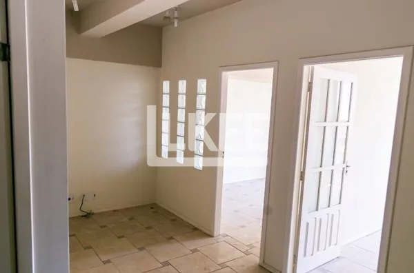 Centro Histórico | Conjunto Comercial à venda | 52,73 m² | 1 banheiro | Em Porto Alegre/RS