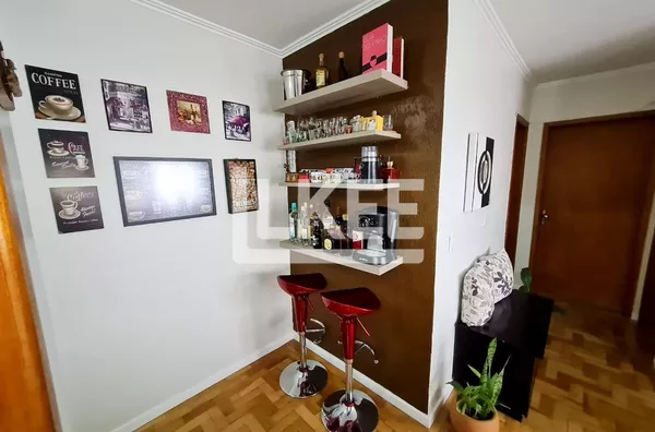 Jardim Itu | Apartamento reformado semi mobiliado com 2 quartos à venda | 73 m² | 1 vaga | Com churrasqueira | Sem elevador | Em Porto Alegre/RS