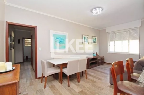 Petrópolis | Apartamento semi mobiliado com 2 quartos para alugar | 92 m² | 1 vaga | Com sacada | Sem Elevador |  Em Porto Alegre/RS