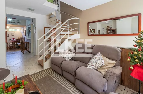 Tristeza |  Casa semi mobiliada em condomínio com 3 Quartos (Sendo 1 suíte) | 161m² | 3 banheiros | 2 vagas | Churrasqueira | Lareira | Sacada | Em Porto Alegre/RS