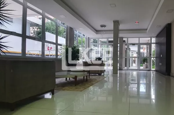 Petrópolis | Cobertura semi mobiliado com 3 quartos (sendo 1 suíte) para alugar | 103 m² | 2 vagas | Com lareira, sacada e churrasqueira | Em Porto Alegre/RS