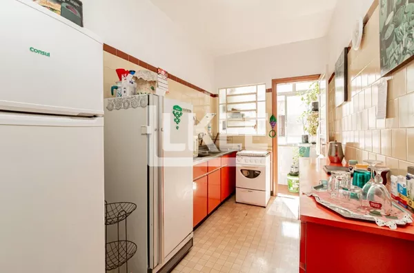 Menino Deus | Apartamento com 4 quartos (sendo 1 suíte) à venda | 104 m² | Sem vaga | Sem elevador | Em Porto Alegre/RS