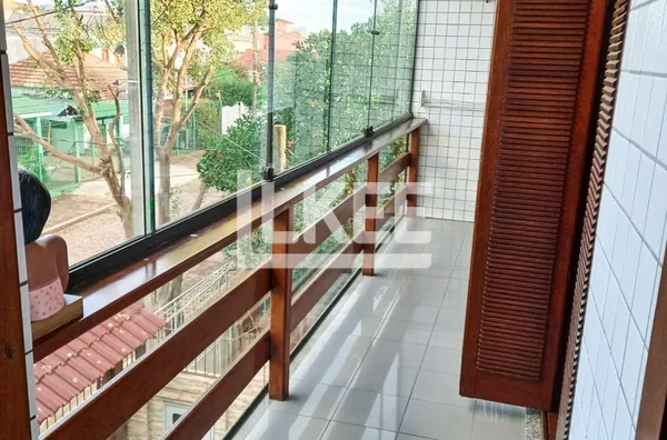 Sarandi | Casa mobiliada com 4 quartos (sendo 1 suíte) à venda | 281 m² | 4 vagas | Com sacada e churrasqueira | Em Porto Alegre/RS