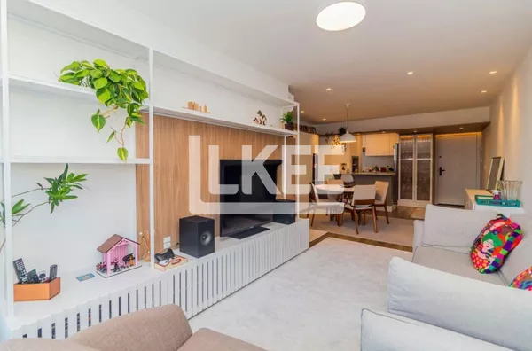 Petrópolis | Apartamento Semimobiliado com 3 quartos (sendo 1 suíte) à venda | 91m² | 2 Banheiros | 2 vagas | Churrasqueira | Em Porto Alegre/RS