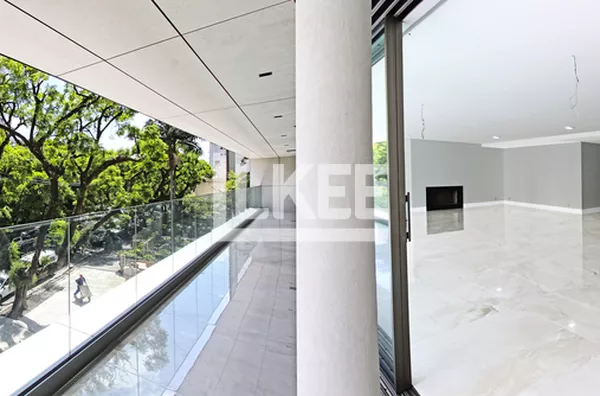 Moinhos de Vento | Apartamento com 3 quartos (sendo 3 suítes) à venda | 387,96 m² | 7 banheiros | 4 Vagas | Sacada |Em Porto Alegre/RS