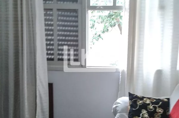 Praia de Belas | Apartamento reformado com 2 quartos à venda | 71 m² | Sem vaga | Sem elevador | Em Porto Alegre/RS