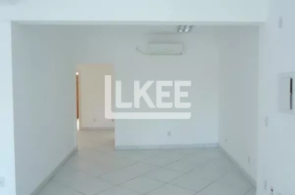 Higienópolis - Casa com 3 Dormitórios e 3 vagas para alugar 