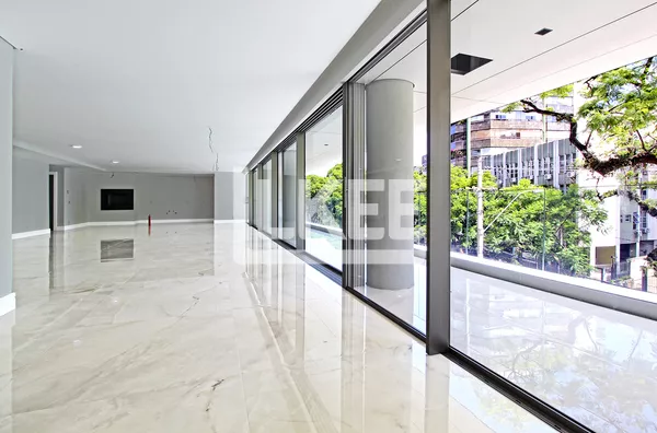 Moinhos de Vento | Apartamento com 3 quartos (sendo 3 suítes) à venda | 387,96 m² | 7 banheiros | 4 Vagas | Sacada |Em Porto Alegre/RS