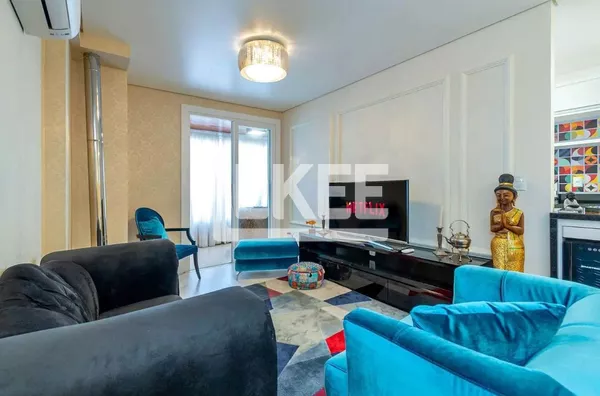 Centro | Apartamento mobiliado com 2 quartos (sendo 2 suítes) à venda | 93,96 m² | 3 Banheiros | Sacada | Churrasqueira | Lareira | 1 Vaga | Em Gramado/RS