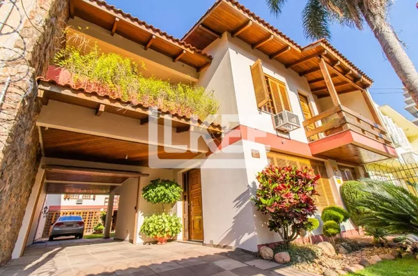 Menino deus | Casa com 5 quartos (2 suítes) para venda | 383 m² | 3 vagas | Com churrasqueira e lareira |  Em Porto Alegre/RS