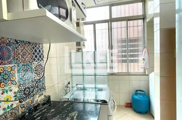 Petrópolis | Apartamento semi-mobiliado com 2 quartos | 64,7 m² | 1 Banheiro |  Sacada | Sem Vaga | Em Porto Alegre/RS