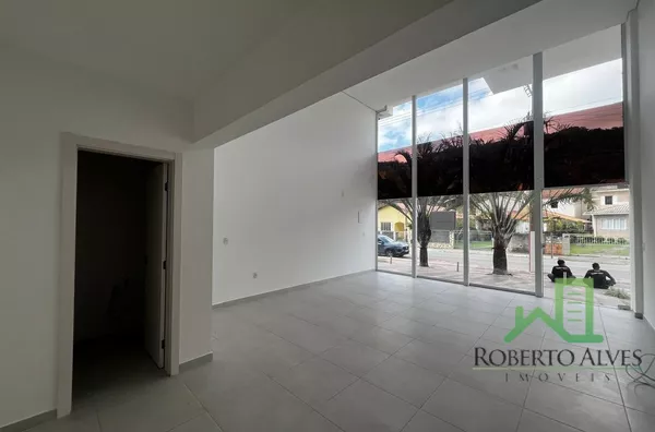 Sala Comercial com Pé-Direito Duplo em Jurerê