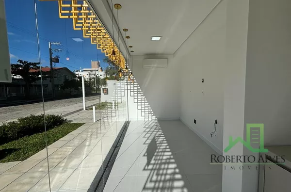 Sala/loja comercial de 57m² com garagem em Jurerê