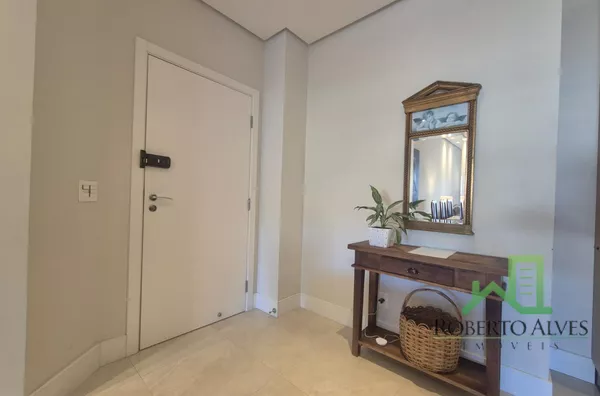 JURERÊ, 3 SUÍTES, EXCELENTE LOCALIZAÇÃO, A 200 METROS DA PRAIA