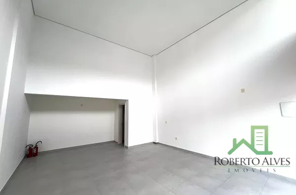 Sala Comercial com Pé-Direito Duplo em Jurerê
