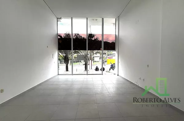 Sala Comercial com Pé-Direito Duplo em Jurerê