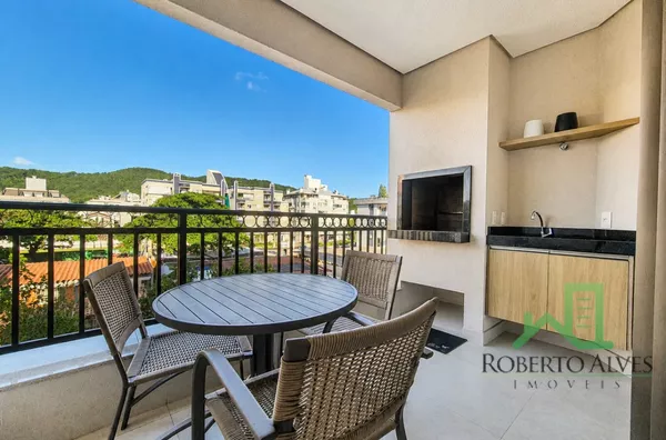 JURERÊ, 3 SUÍTES, EXCELENTE LOCALIZAÇÃO, A 200 METROS DA PRAIA